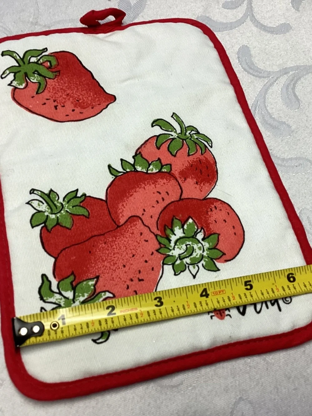 VERA NEUMAN RARE RARE RARE !STRAWBERRY POT HOLDERS